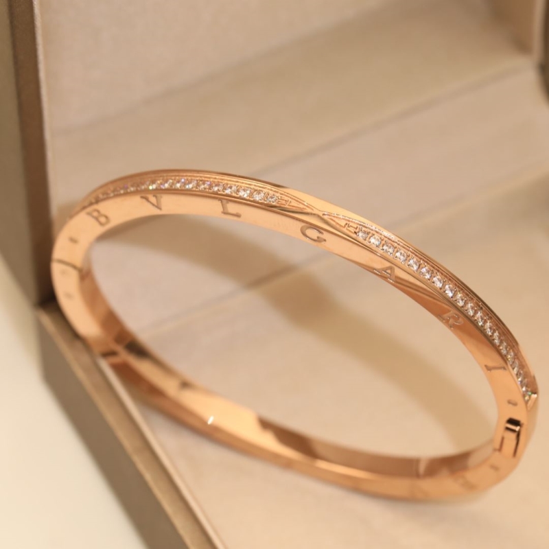 Bo*te*ga venenta bracelets